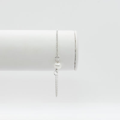 One pearl bracelet
