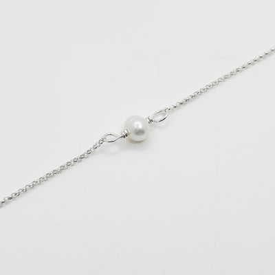 One pearl bracelet