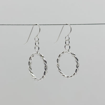 Twisted medium hoop