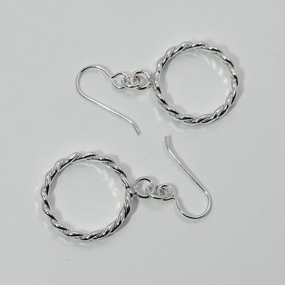 Twisted medium hoop
