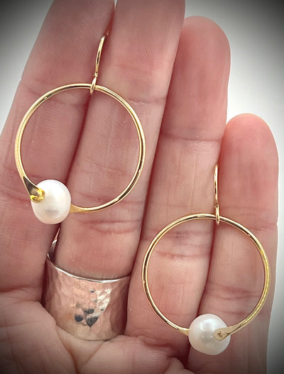 Gold Filled Twisted Hoop earrings with White Pearl