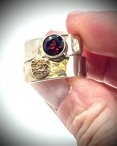 Overlap Garnet Ring with Gold