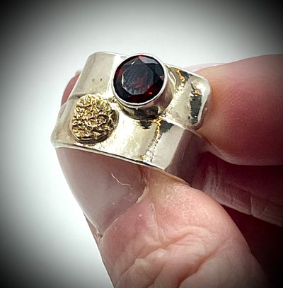 Overlap Garnet Ring with Gold