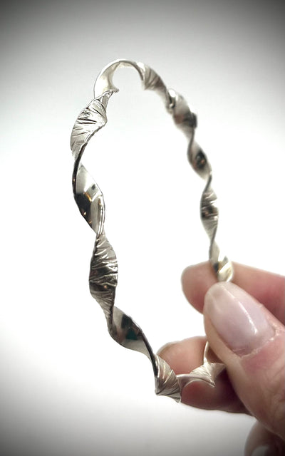Big Wavy Bangle