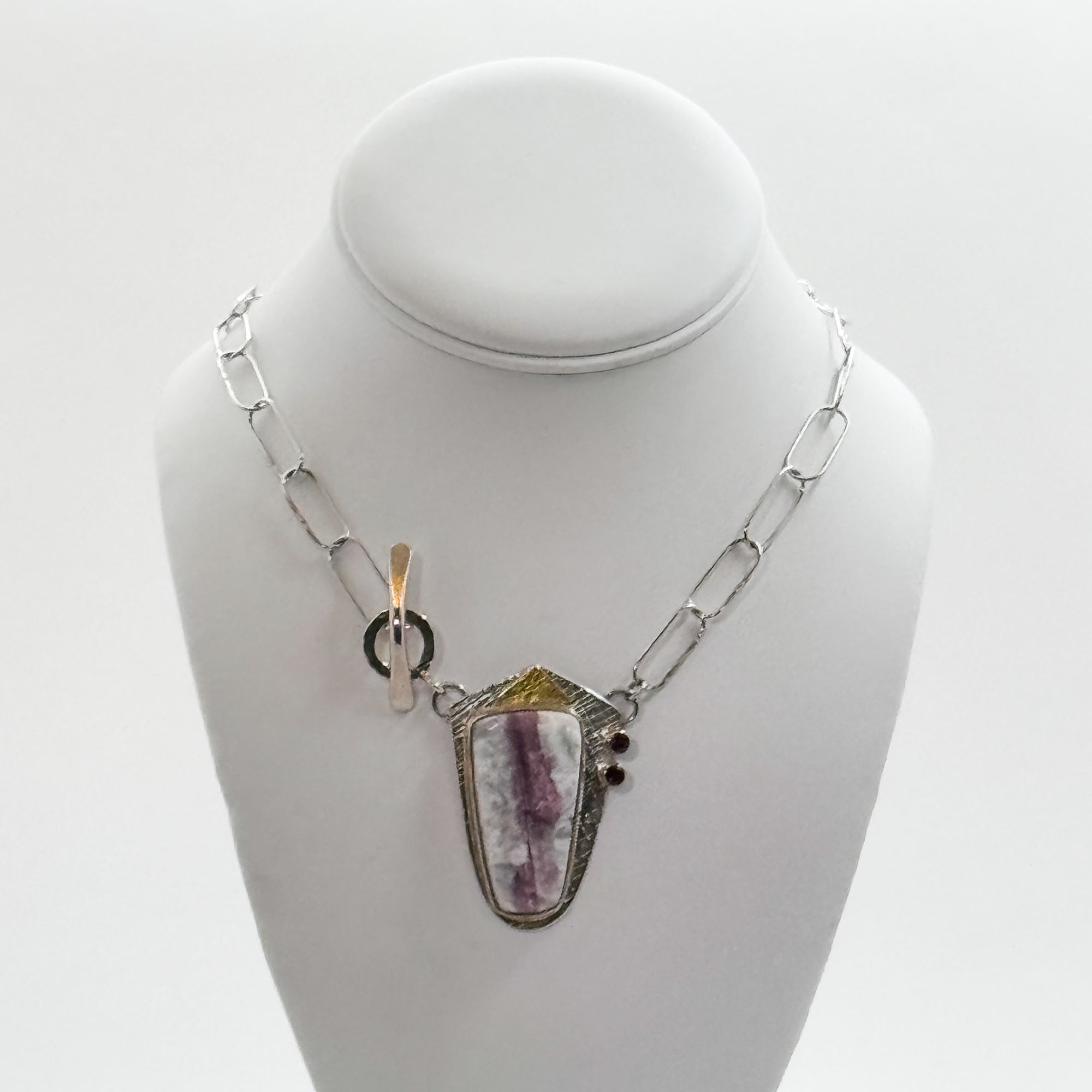 Side bar necklace with pink tourmaline in quartz with garnet