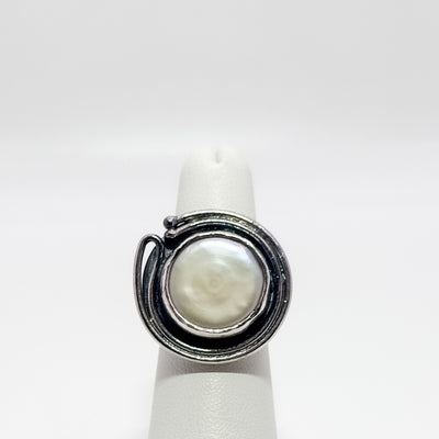 Circular coin pearl ring