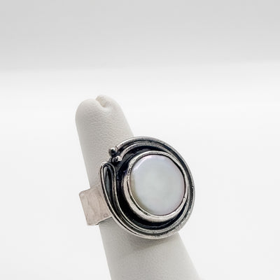 Circular coin pearl ring