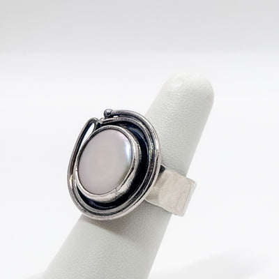 Circular coin pearl ring