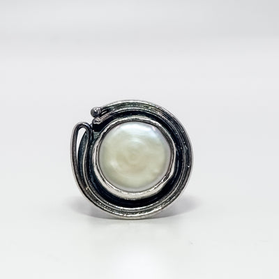 Circular coin pearl ring