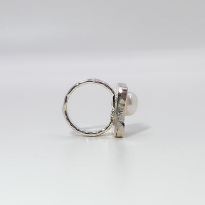 Square not naught ring with white pearl