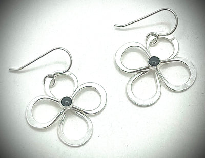 Dee Daisy Earrings