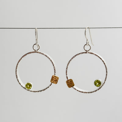 Mars earrings with 5mm faceted peridot