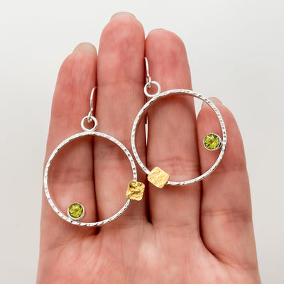 Mars earrings with 5mm faceted peridot