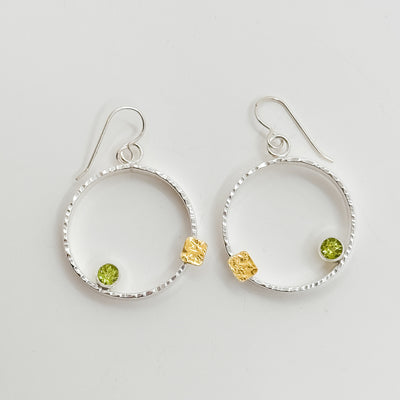 Mars earrings with 5mm faceted peridot