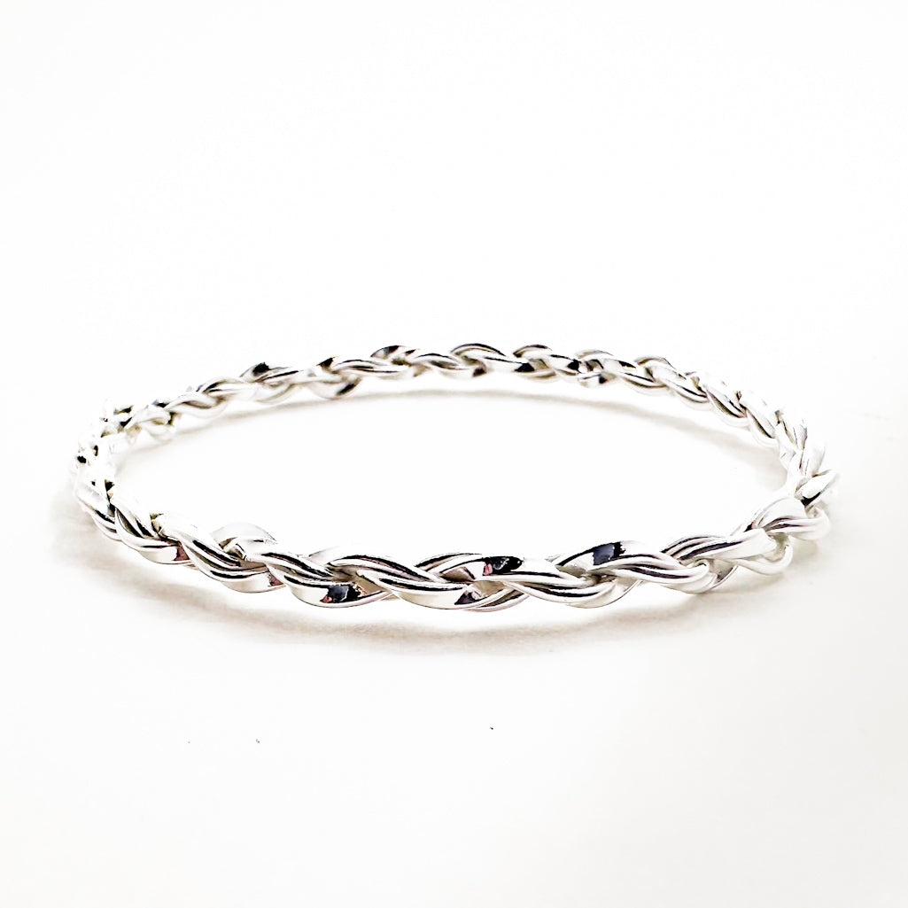 4 Flat Twist R/L Bangle