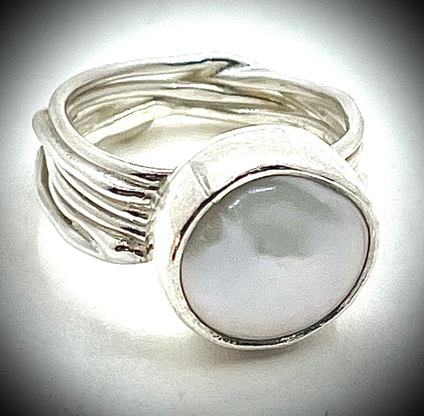 Random Theory Ring with White Coin Pearl