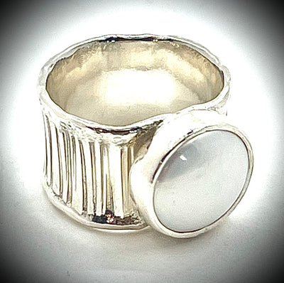 Deckled Boiler Chip Ring with White Coin Pearl