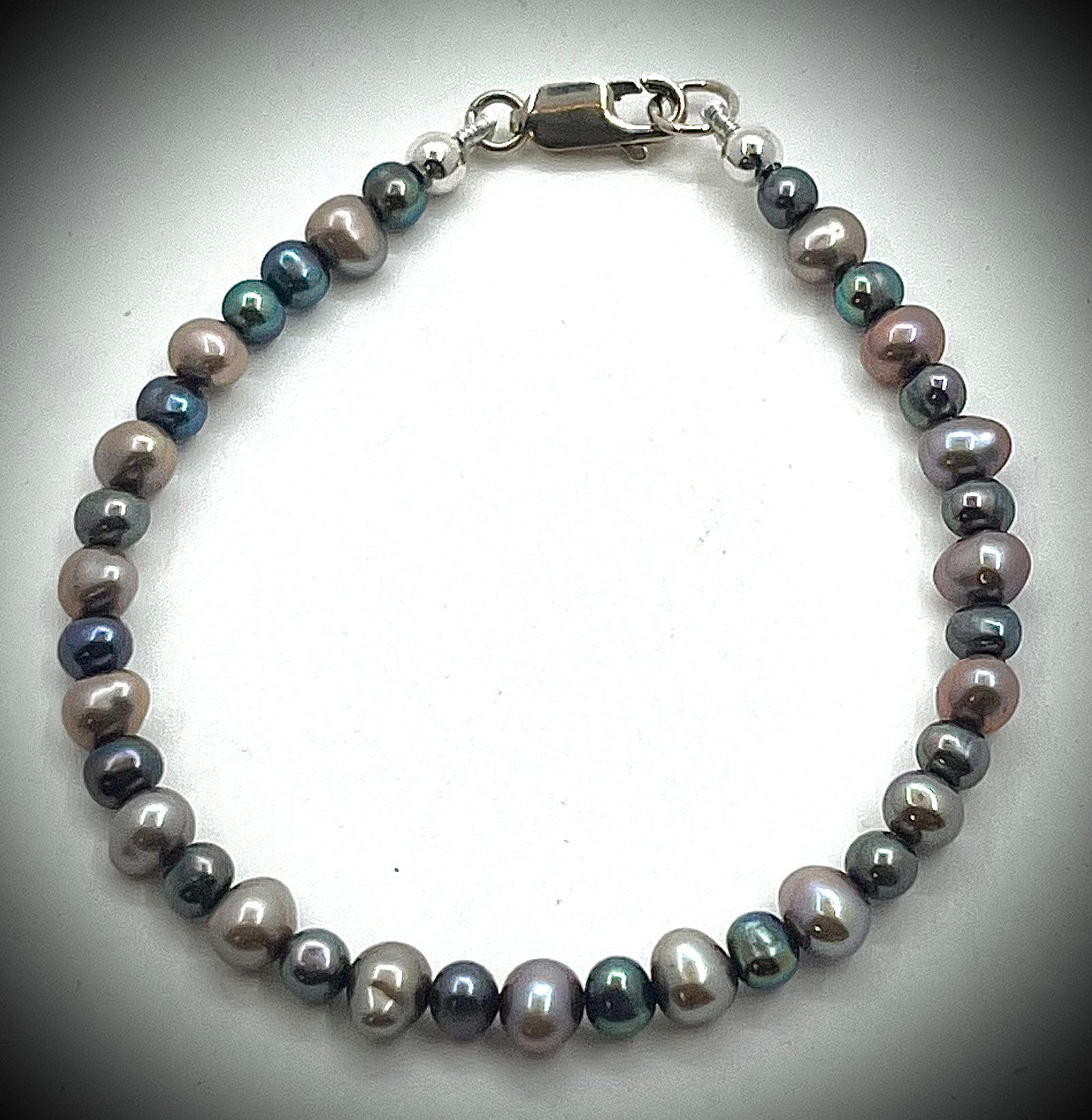 Small Peacock Pearl Bracelet