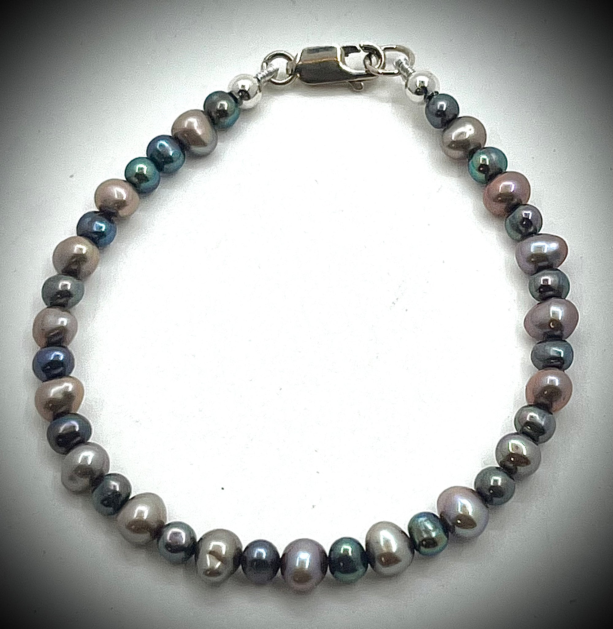 Small Peacock Pearl Bracelet