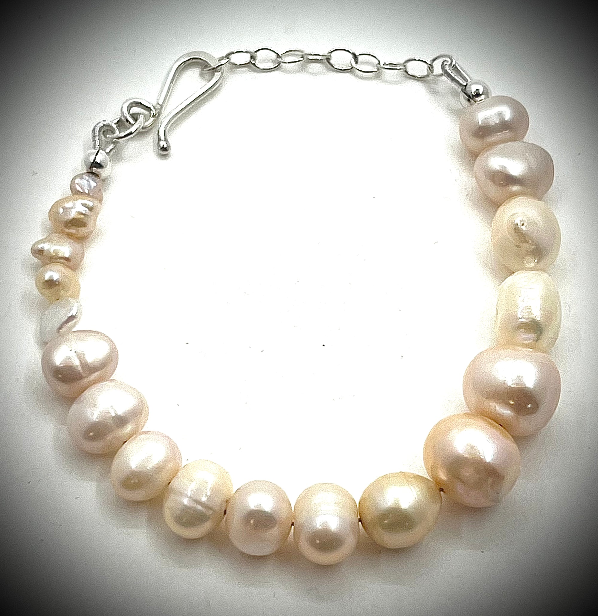 Baroque Pearl Bracelet in White and Cream