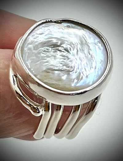 Square Nadja Ring with White Coin Pearl