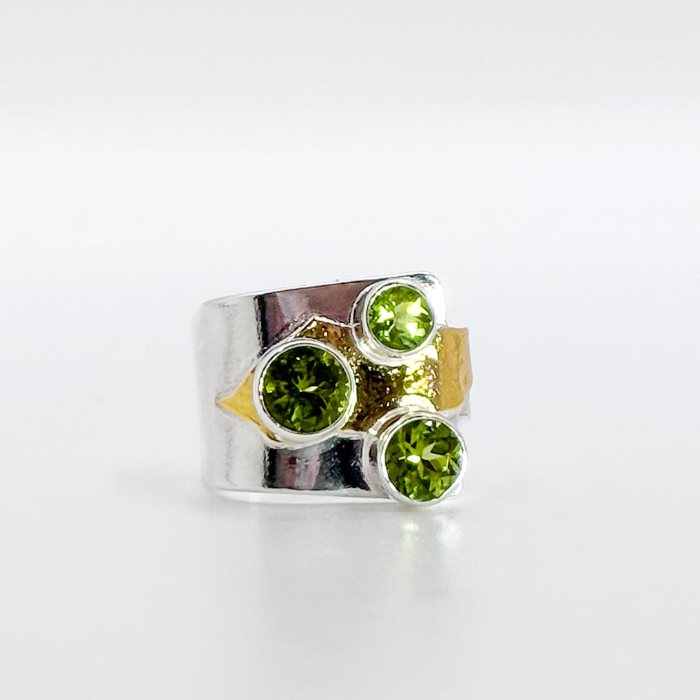 Sterling/24k gold crotch hugger ring with Peridot