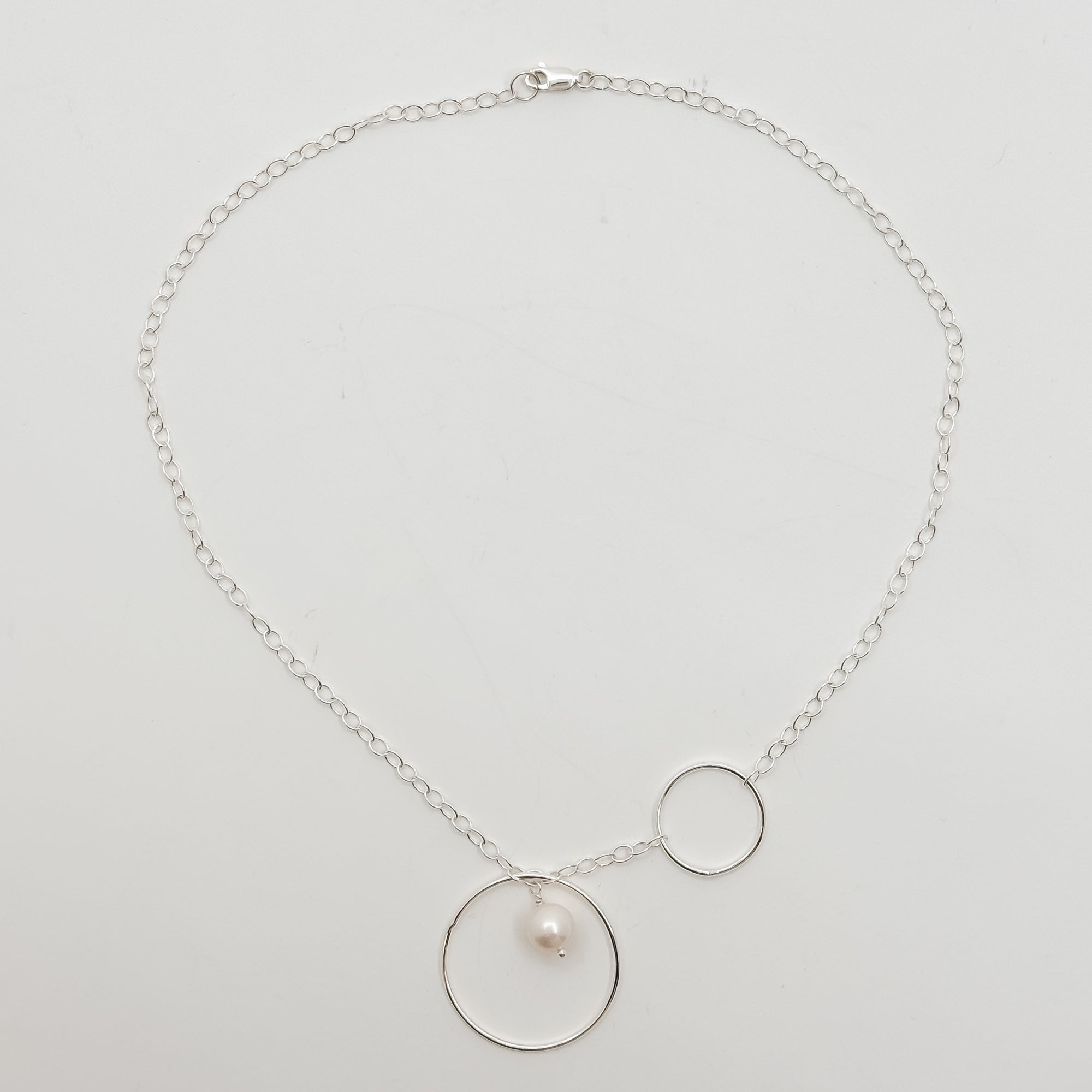 Short circle lariat necklace with white pearl