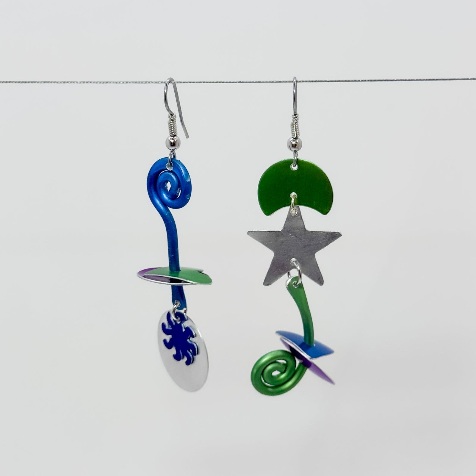 SZN2 Da multicolor disc and star earrings