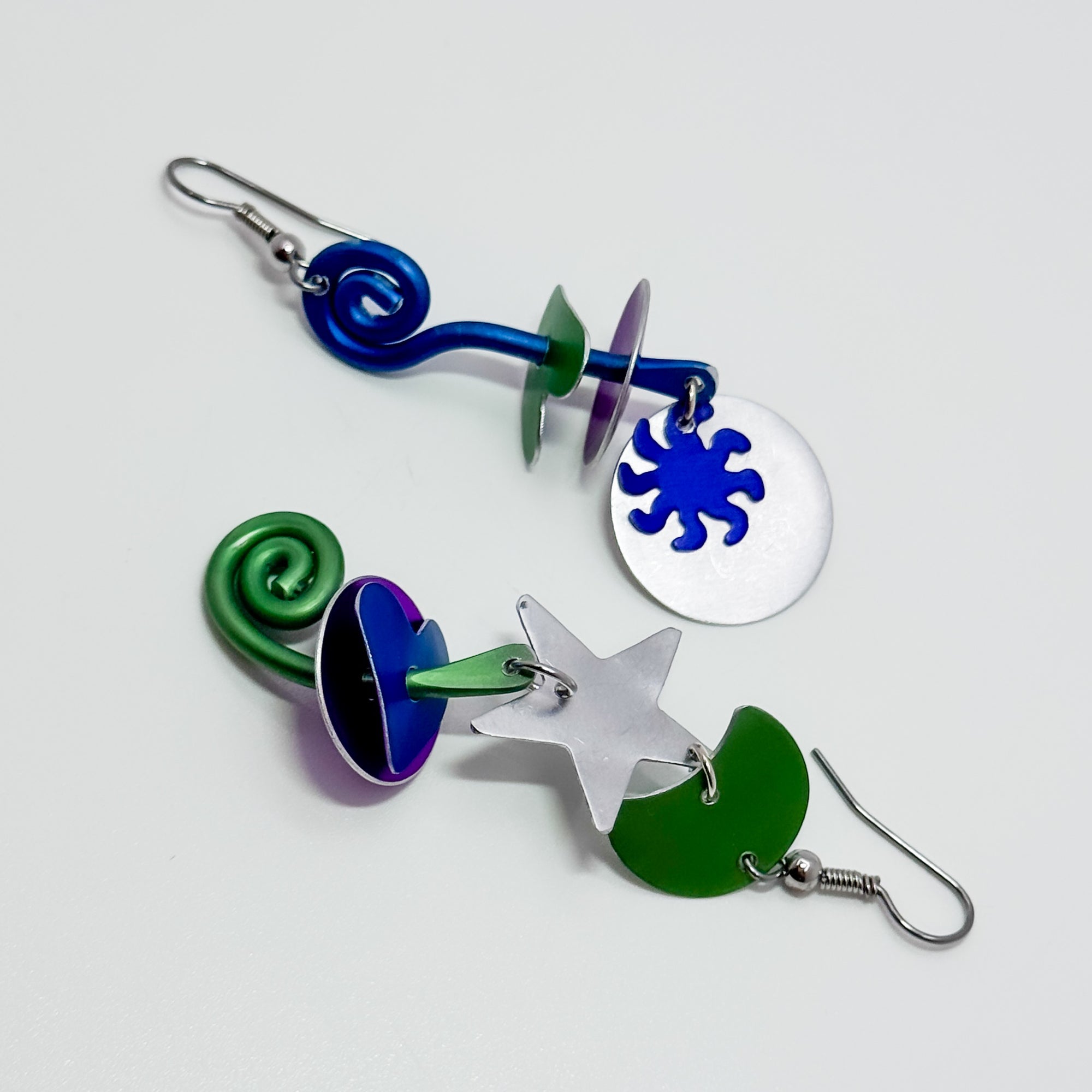 SZN2 Da multicolor disc and star earrings