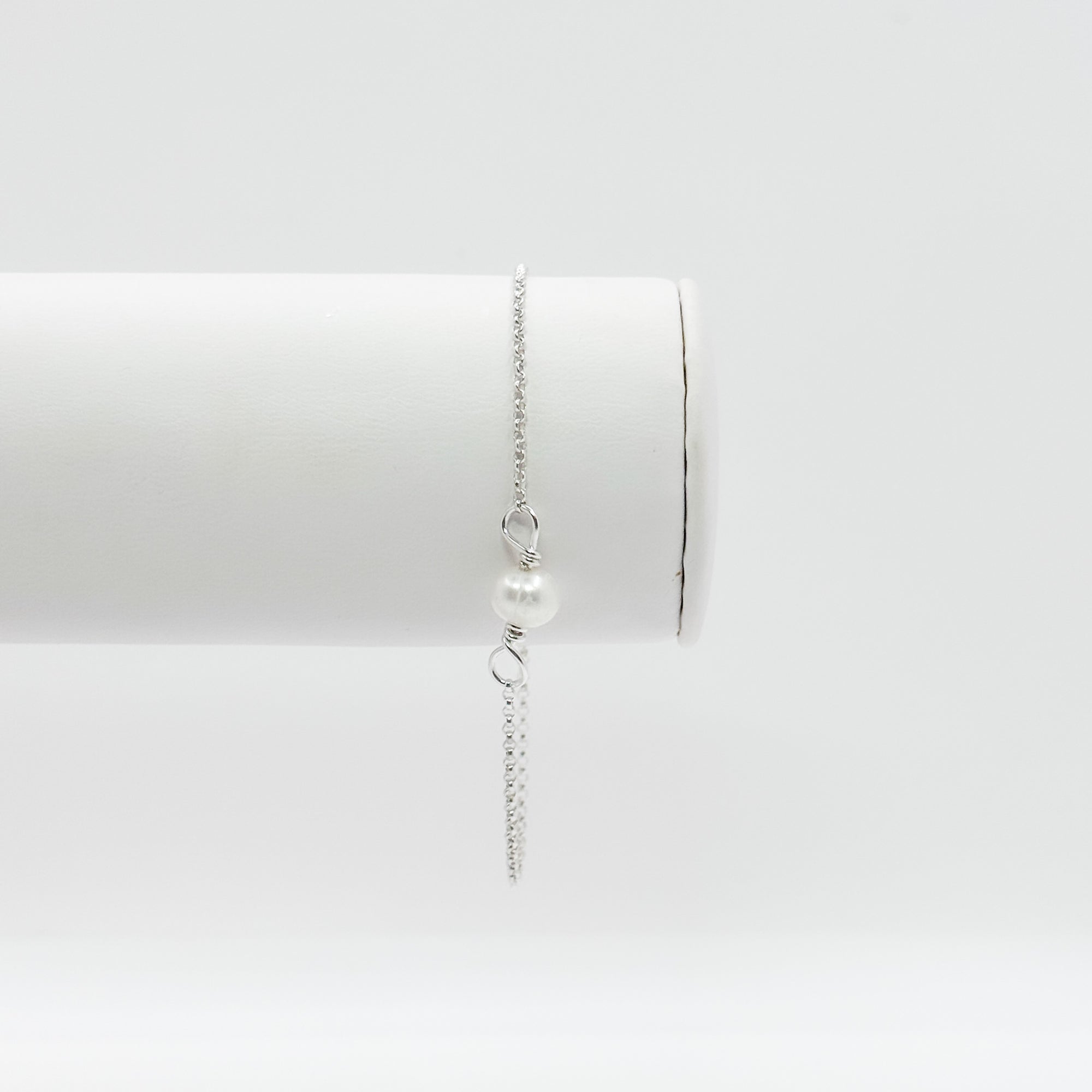 One pearl bracelet