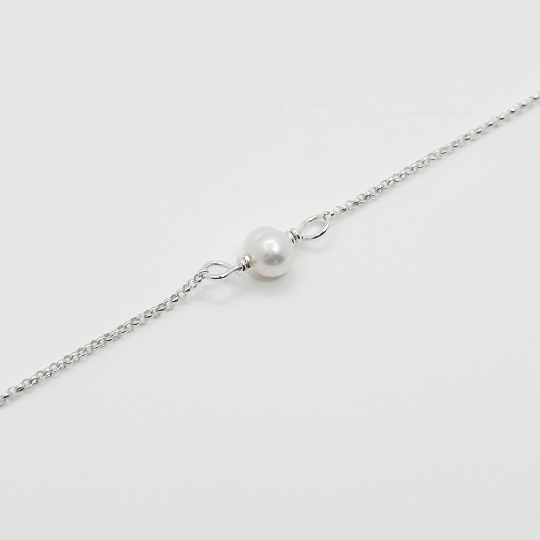 One pearl bracelet