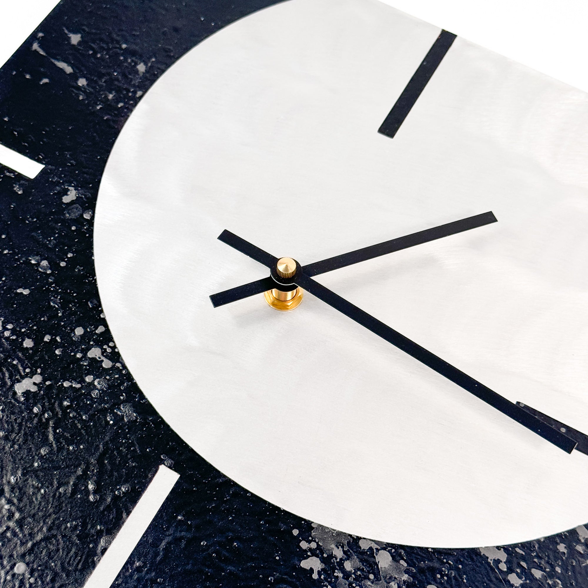 Circle & Square clock in midnight