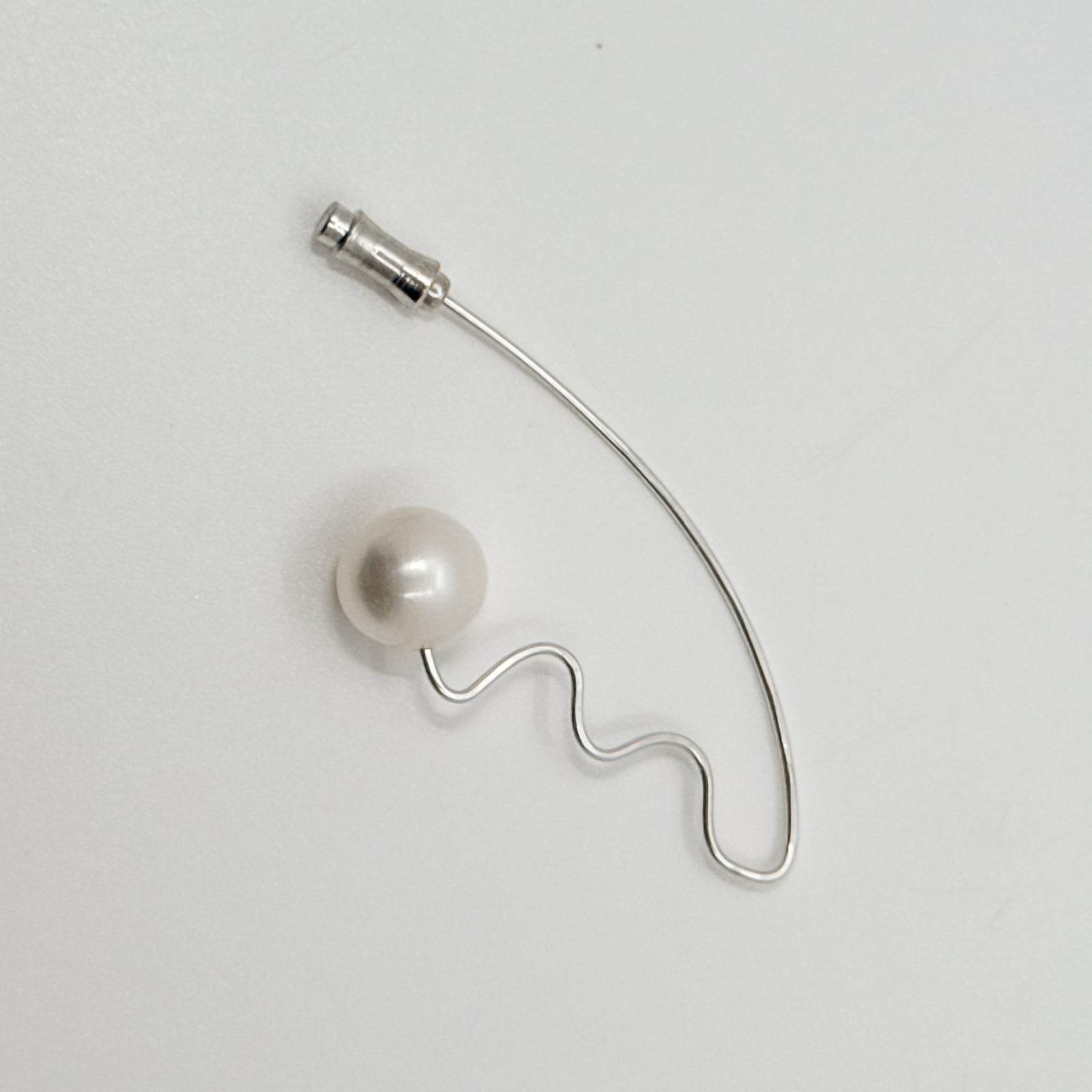 Pearl Pin with large white pearl