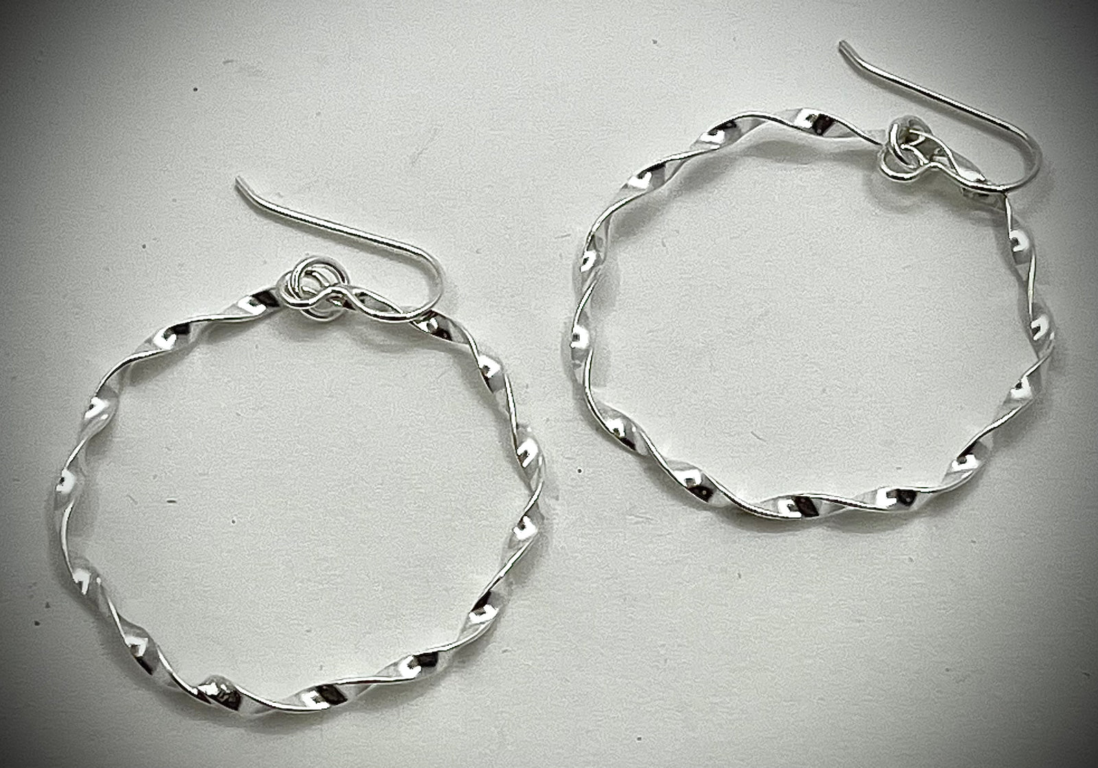 Single Twist Hoop Earrings