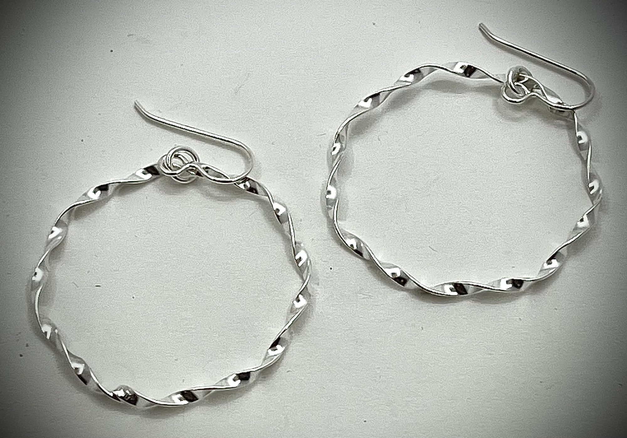 Single Twist Hoop Earrings