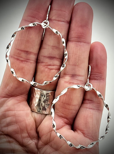 Single Twist Hoop Earrings