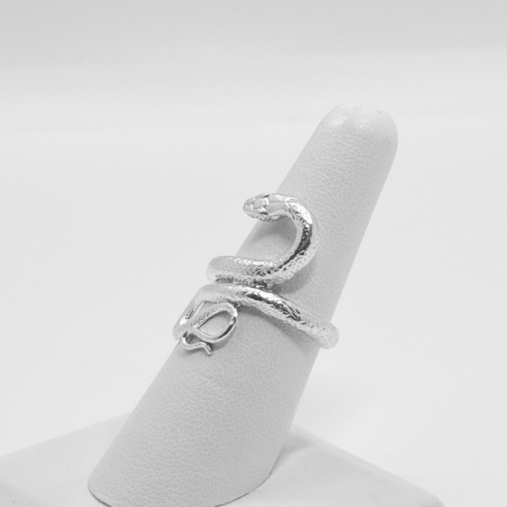 Snake Ring with curve head ring