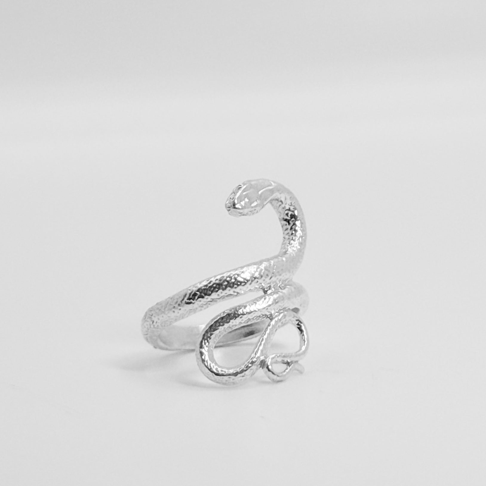 Snake Ring with curve head ring