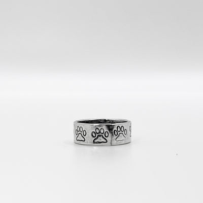 single silver band with dog paws ring