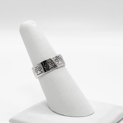 single silver band with dog paws ring