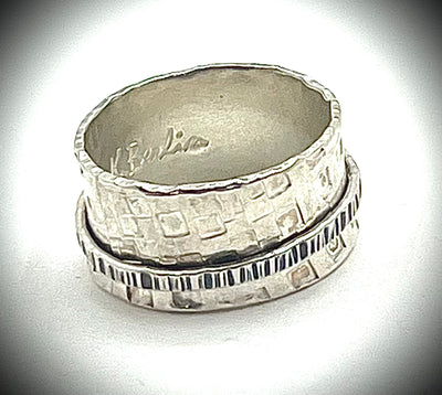 Single Spinner Twiddle Ring