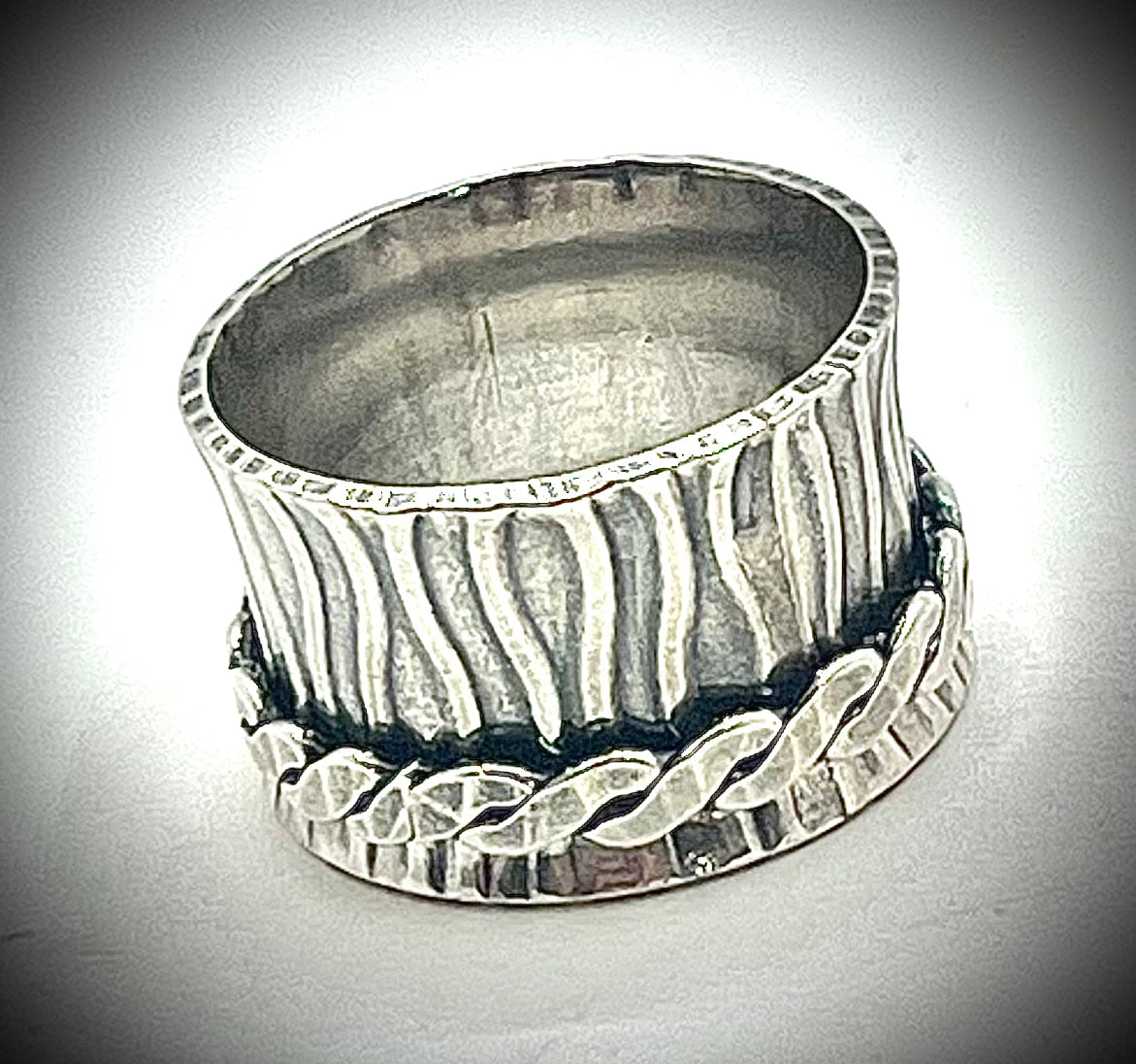 Patterned Twiddle Ring