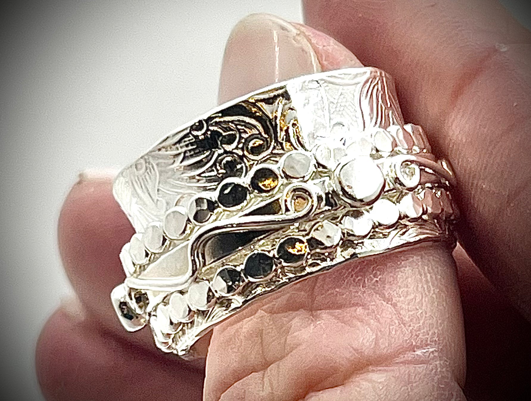 Three Band Twiddle Ring