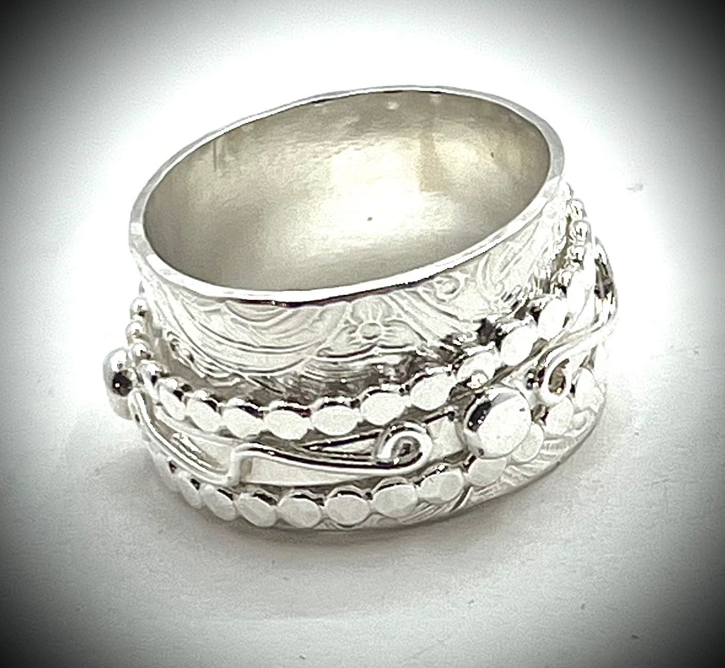 Three Band Twiddle Ring