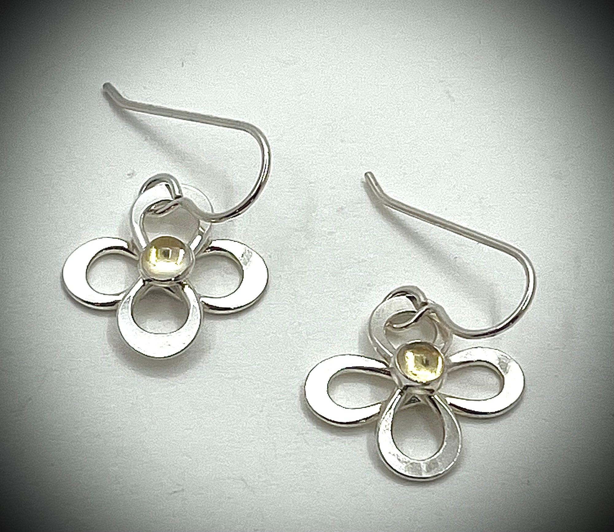 Dee Daisy Earrings