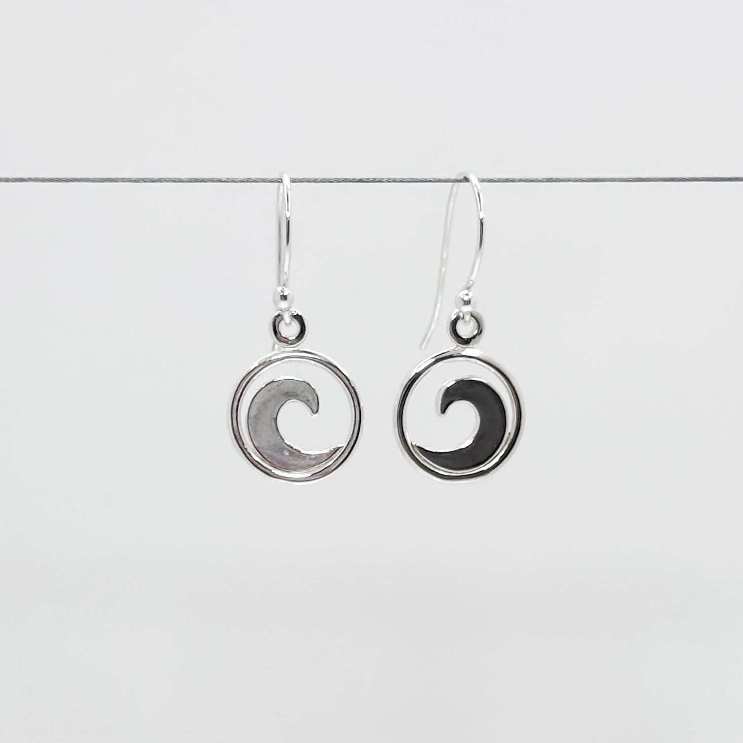 Small wave earrings