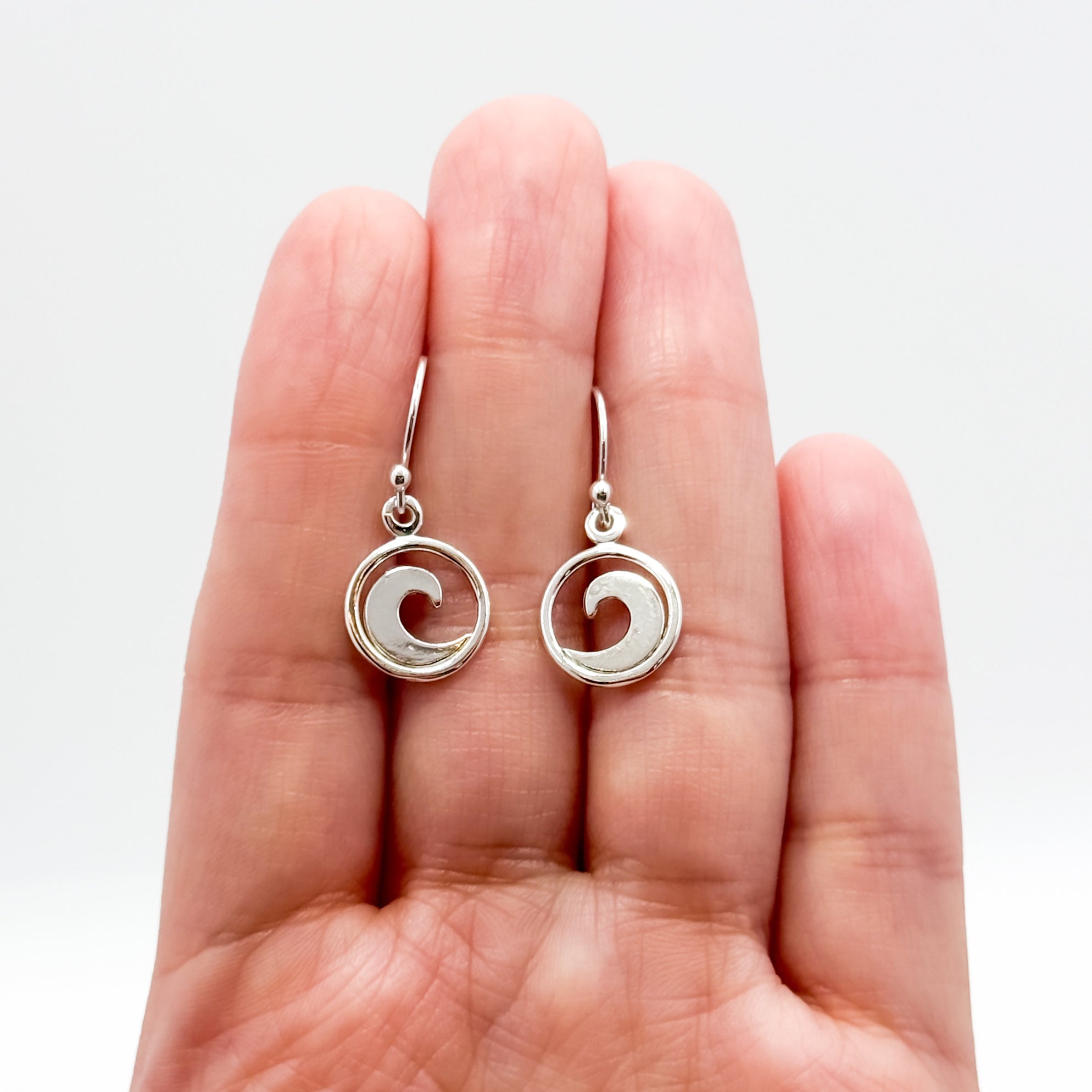 Small wave earrings