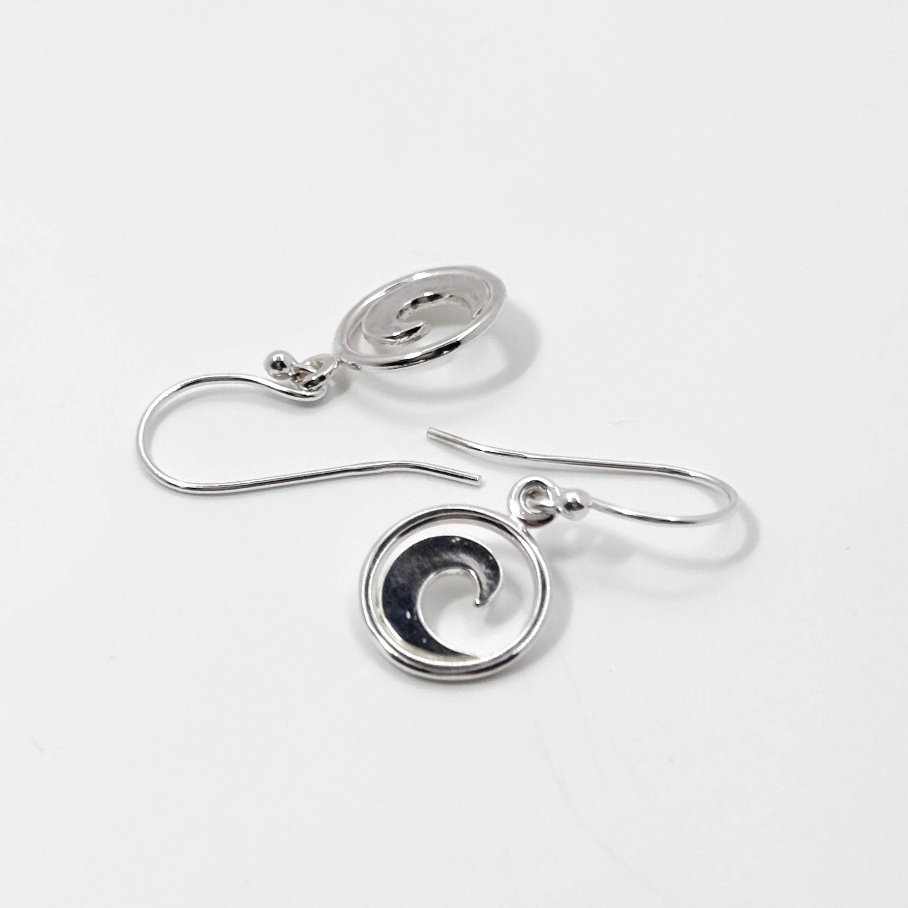 Small wave earrings
