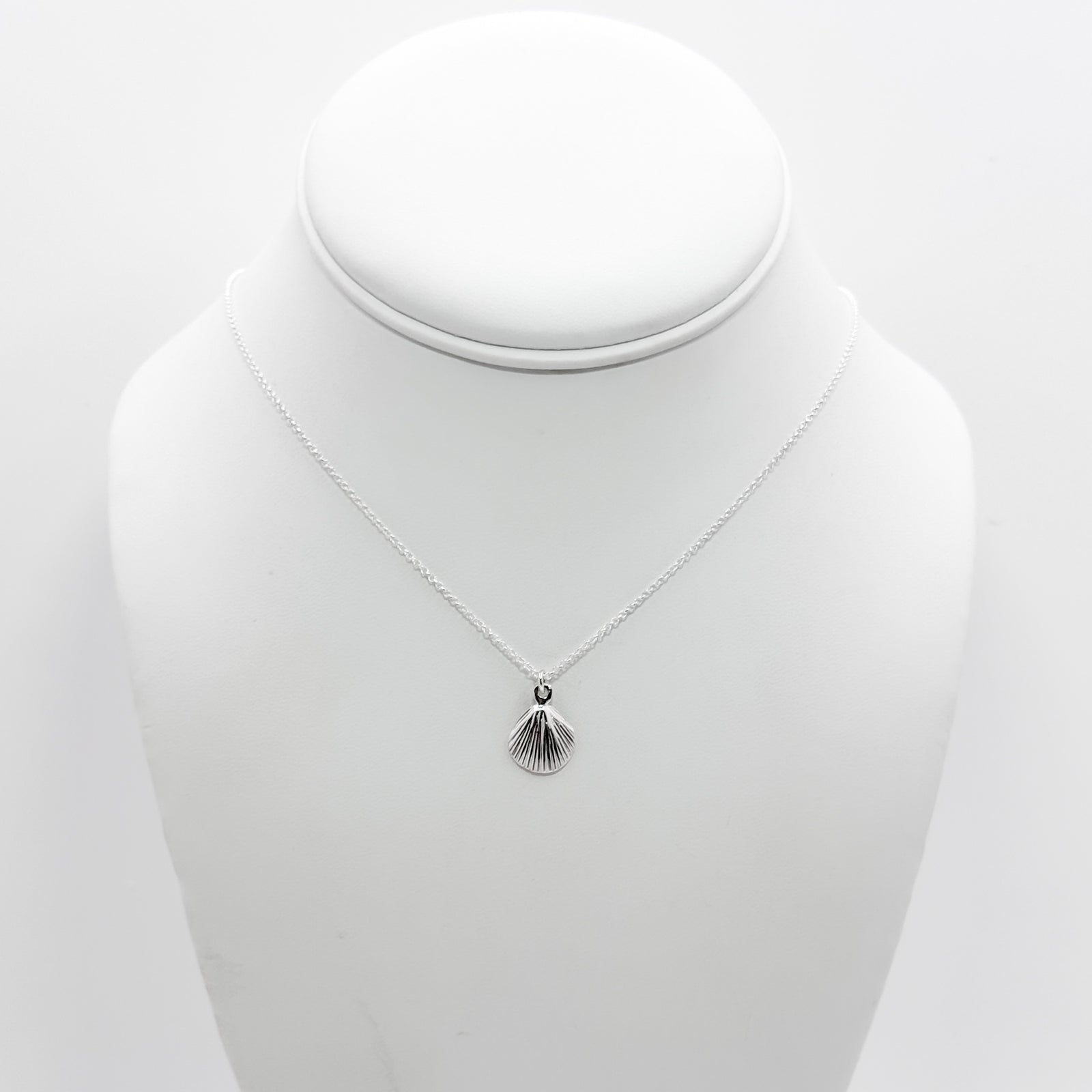 Medium scallop Necklace