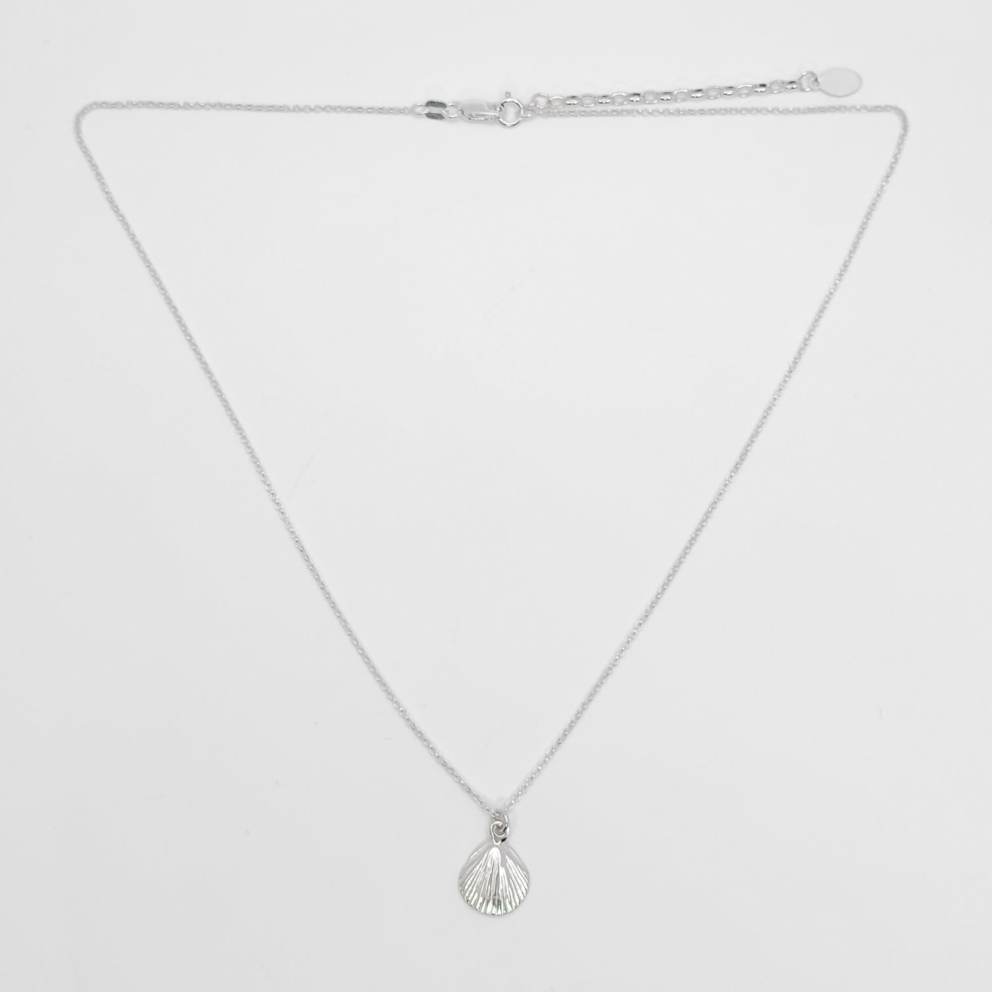 Medium scallop Necklace